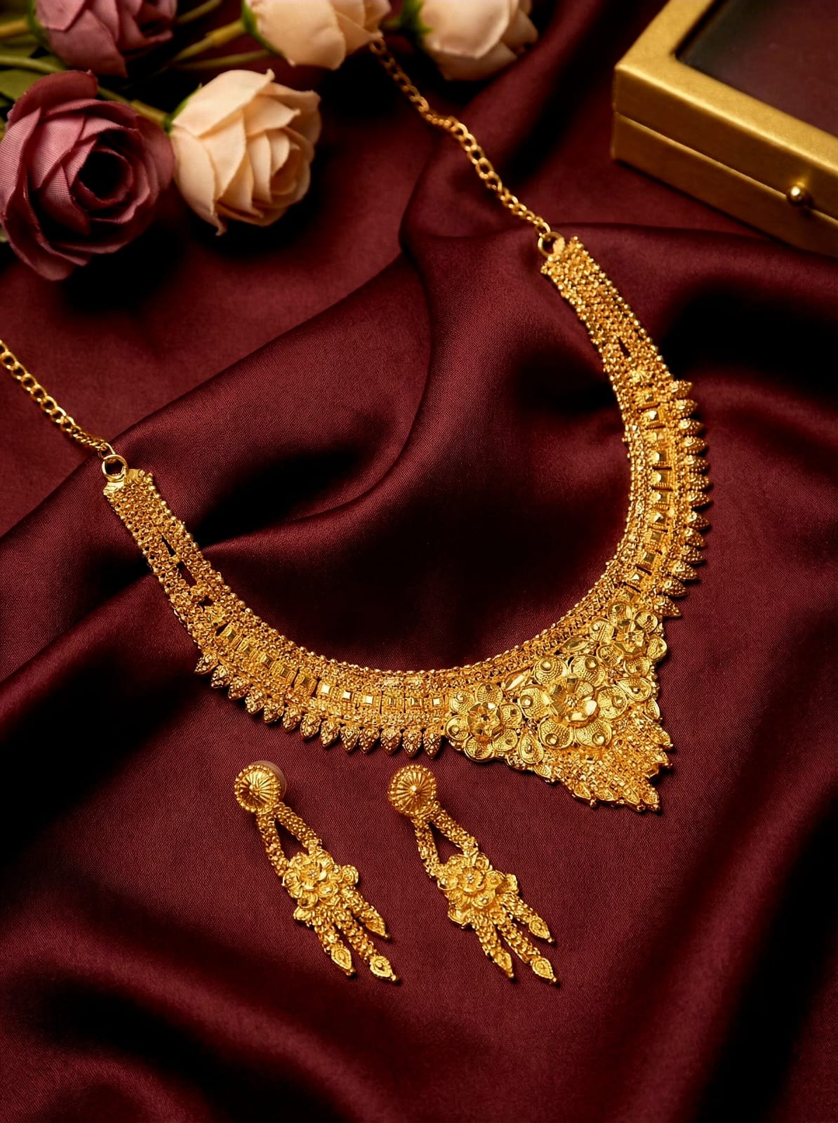 Gold necklace set