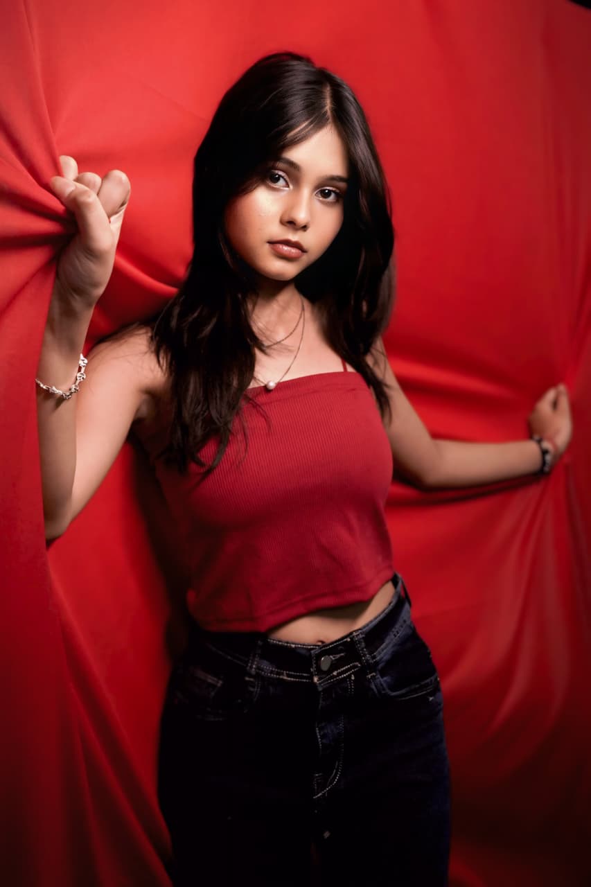 Scarlet Bloom — Colour Portraits — photo 3