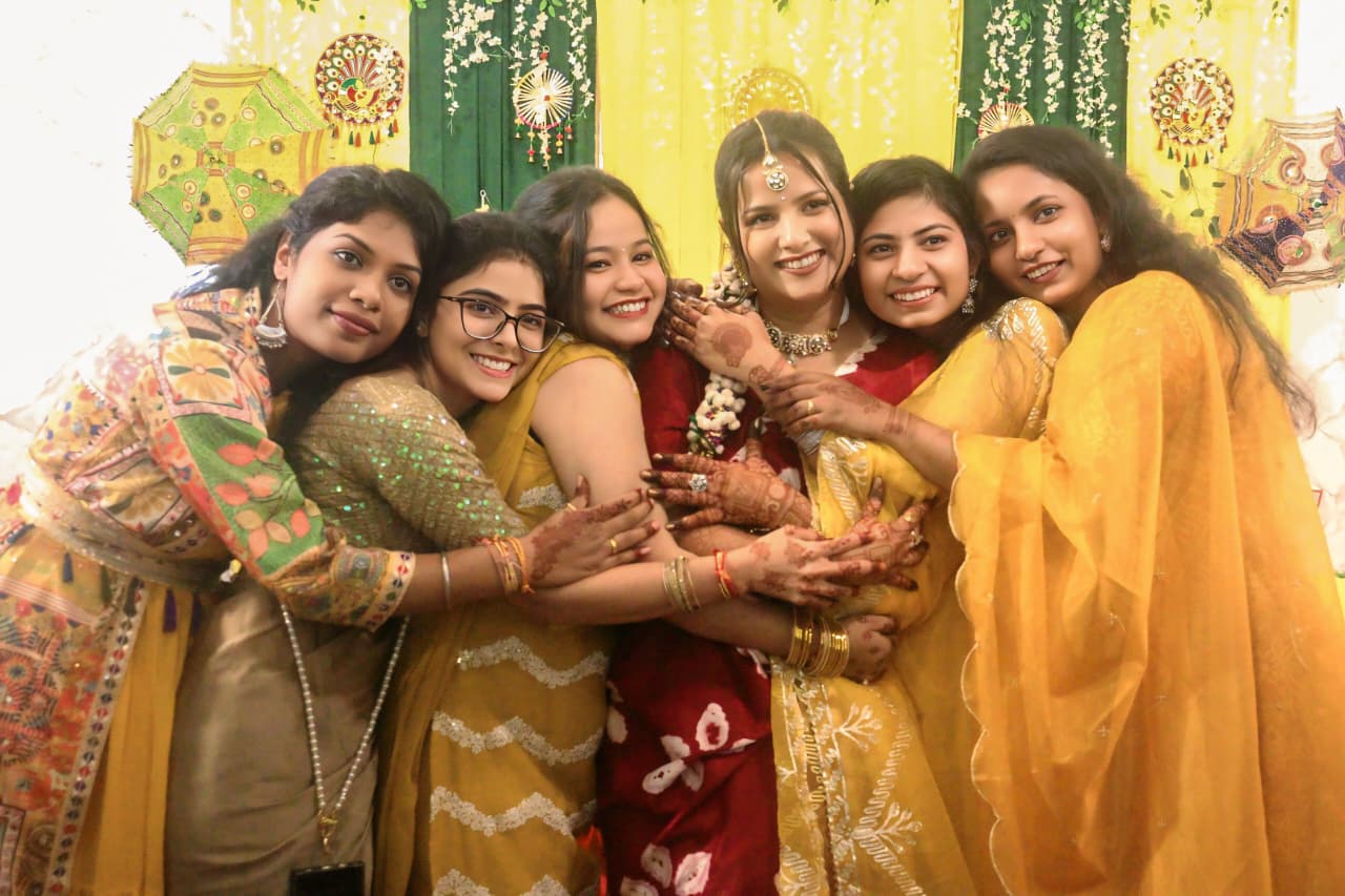 Haldi Rasm — Marigold & Gold — photo 9