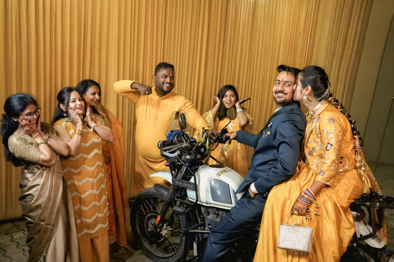 Haldi Rasm — Marigold & Gold — photo 11